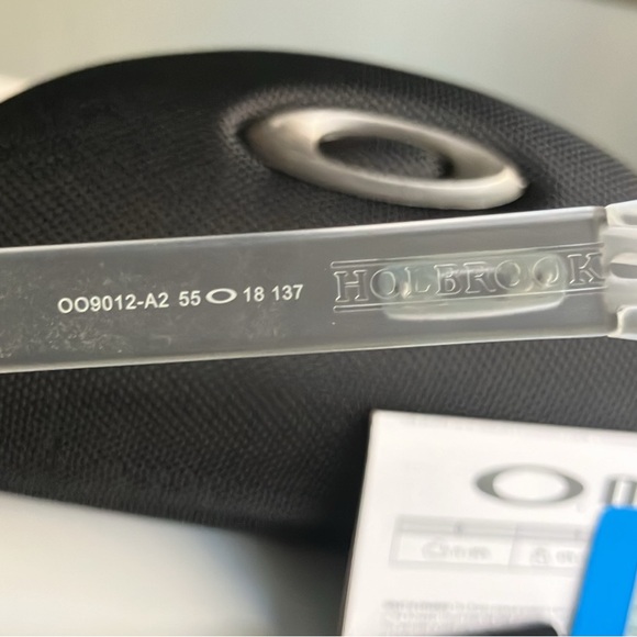 Holbrook Oakley (Low Bridge Fit) Lunar Year Collection Frosted frame. - Picture 9 of 9